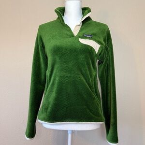 Patagonia Women’s Green and Cream V Neck Fleece
